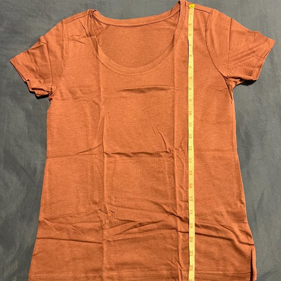 ๐ธ NWT UNIQLO CREW NECK T-SHIRT PURPLE ๐ธ - Picture 4 of 6